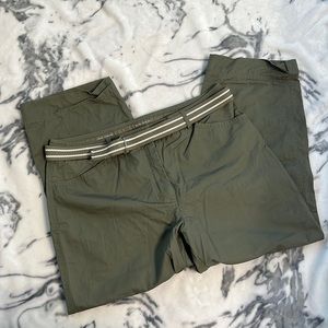 Capri green pant with belt